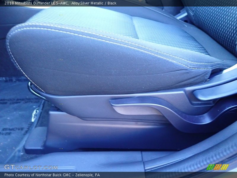 Alloy Silver Metallic / Black 2018 Mitsubishi Outlander LE S-AWC