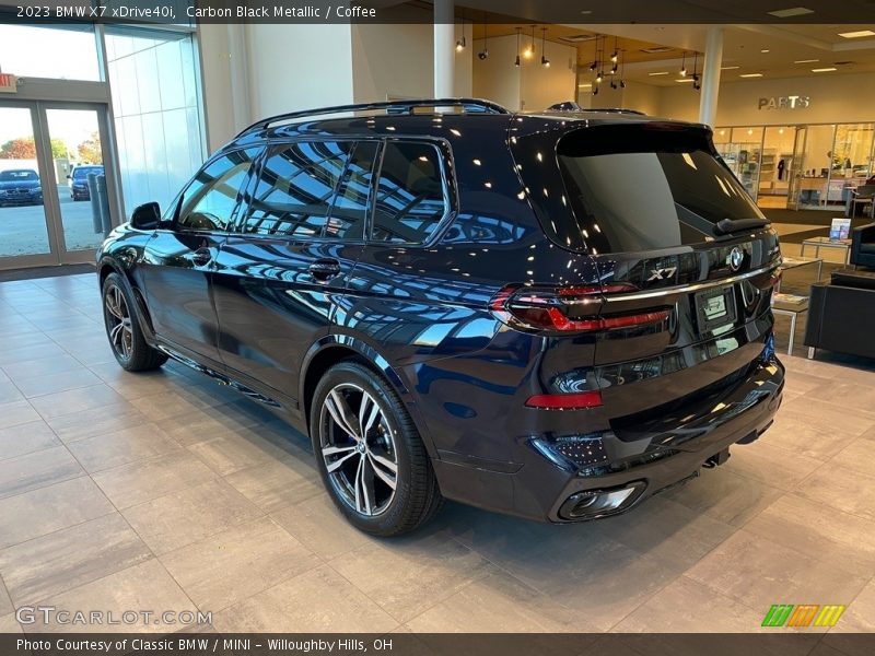 Carbon Black Metallic / Coffee 2023 BMW X7 xDrive40i