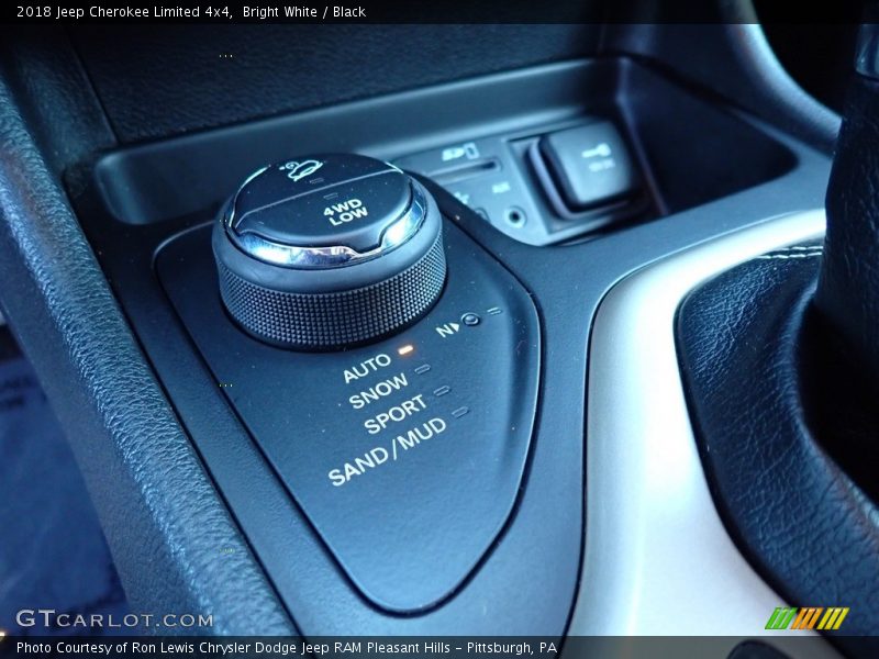 Bright White / Black 2018 Jeep Cherokee Limited 4x4