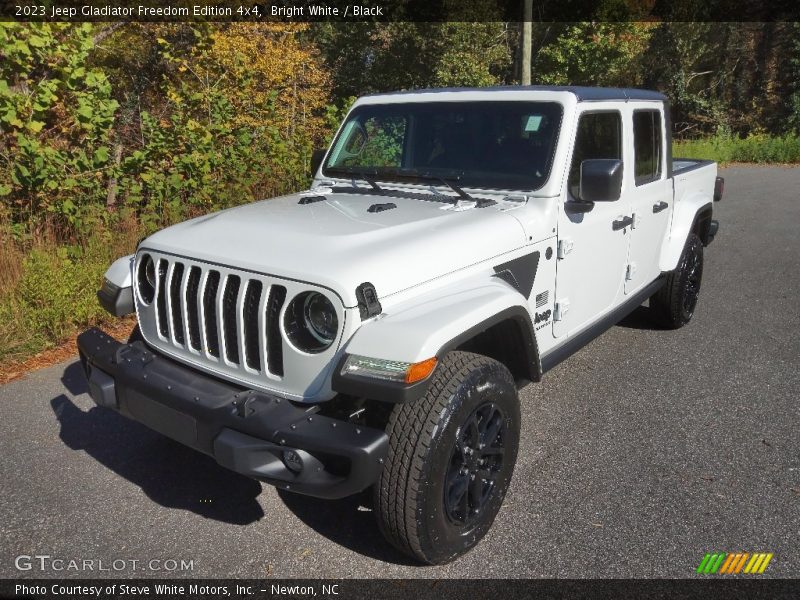 Bright White / Black 2023 Jeep Gladiator Freedom Edition 4x4