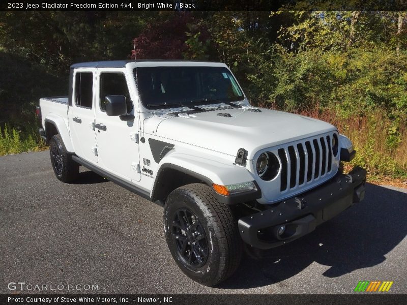 Front 3/4 View of 2023 Gladiator Freedom Edition 4x4