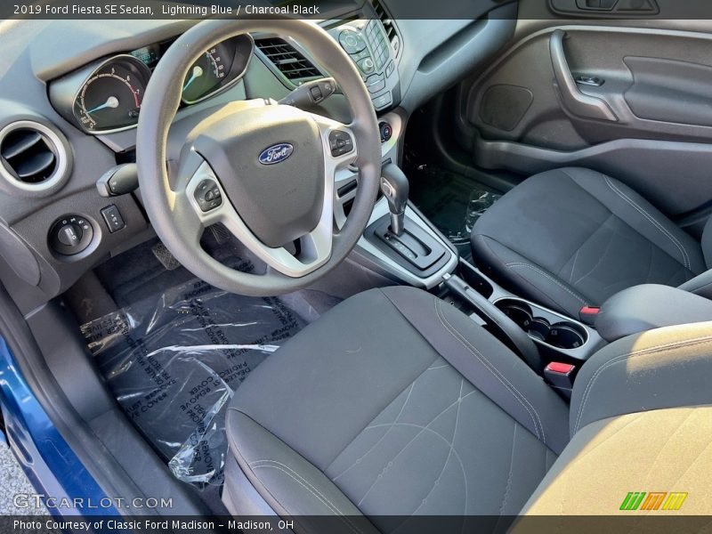 Lightning Blue / Charcoal Black 2019 Ford Fiesta SE Sedan