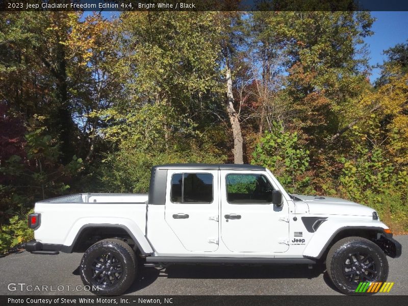  2023 Gladiator Freedom Edition 4x4 Bright White