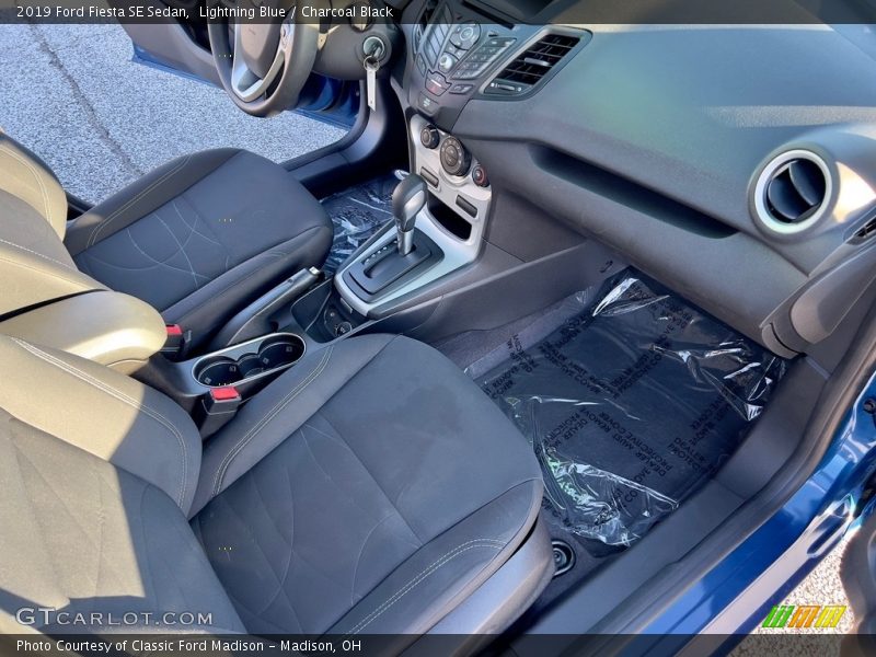 Lightning Blue / Charcoal Black 2019 Ford Fiesta SE Sedan