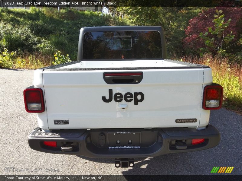 Bright White / Black 2023 Jeep Gladiator Freedom Edition 4x4
