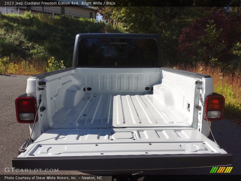 Bright White / Black 2023 Jeep Gladiator Freedom Edition 4x4