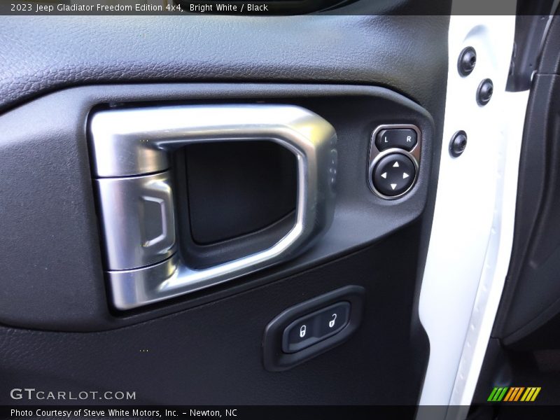 Bright White / Black 2023 Jeep Gladiator Freedom Edition 4x4