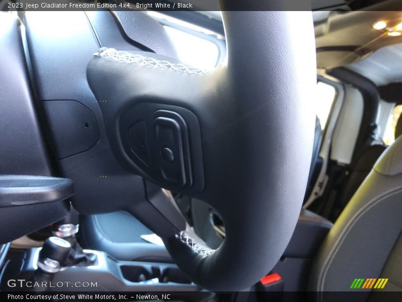 Bright White / Black 2023 Jeep Gladiator Freedom Edition 4x4