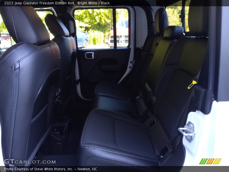 Bright White / Black 2023 Jeep Gladiator Freedom Edition 4x4