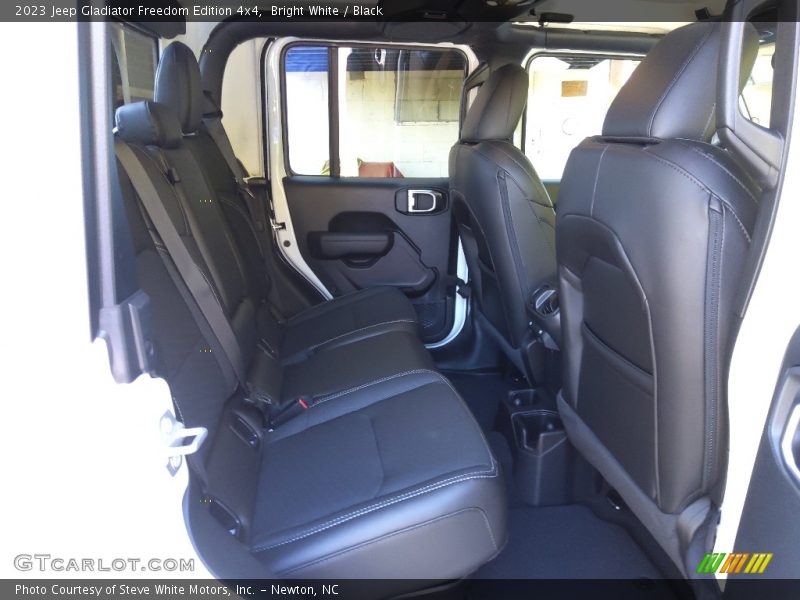 Bright White / Black 2023 Jeep Gladiator Freedom Edition 4x4