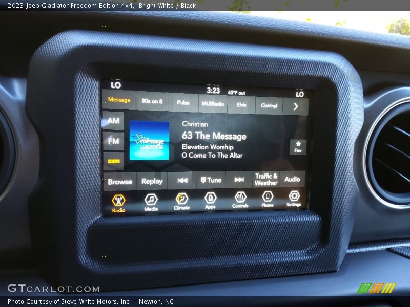 Bright White / Black 2023 Jeep Gladiator Freedom Edition 4x4