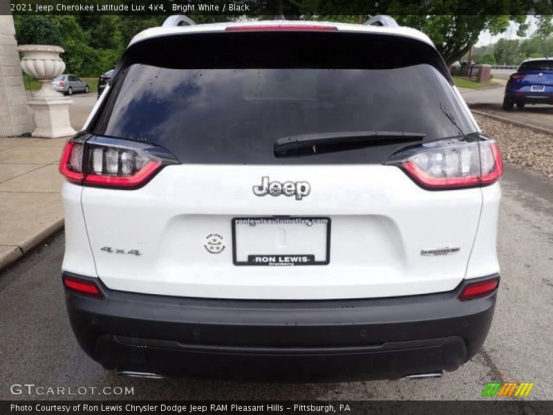 Bright White / Black 2021 Jeep Cherokee Latitude Lux 4x4
