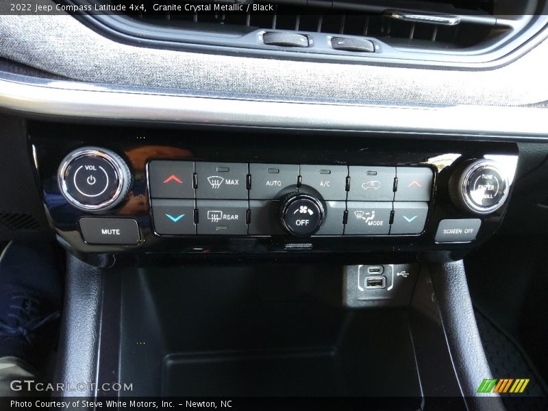 Controls of 2022 Compass Latitude 4x4