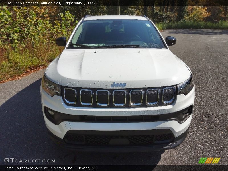 Bright White / Black 2022 Jeep Compass Latitude 4x4