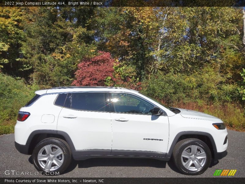 Bright White / Black 2022 Jeep Compass Latitude 4x4