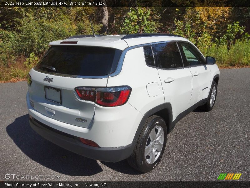 Bright White / Black 2022 Jeep Compass Latitude 4x4