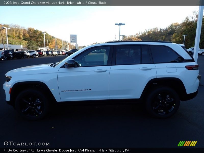 Bright White / Global Black 2023 Jeep Grand Cherokee Altitude 4x4