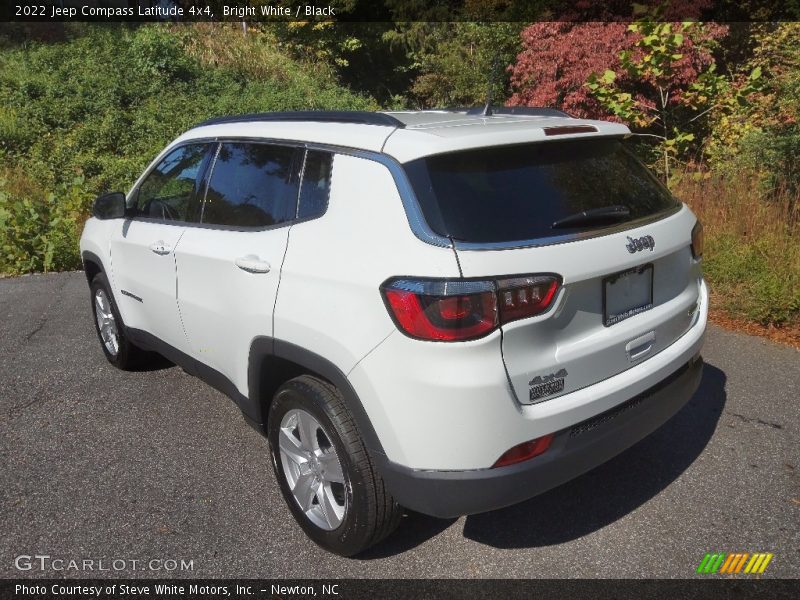 Bright White / Black 2022 Jeep Compass Latitude 4x4