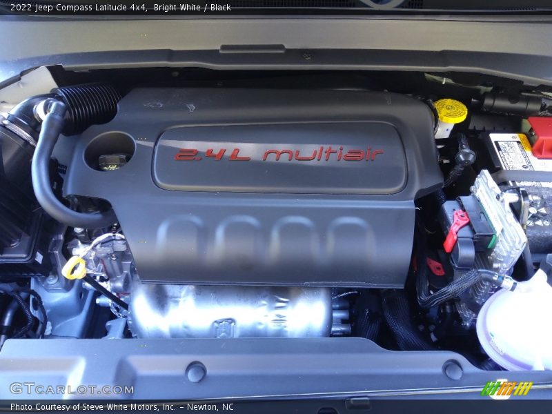 Bright White / Black 2022 Jeep Compass Latitude 4x4