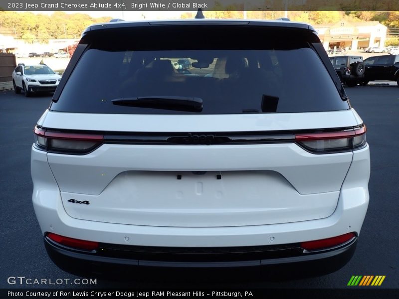 Bright White / Global Black 2023 Jeep Grand Cherokee Altitude 4x4