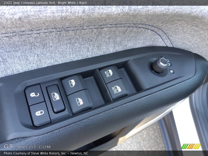 Bright White / Black 2022 Jeep Compass Latitude 4x4