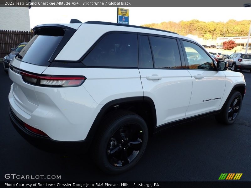 Bright White / Global Black 2023 Jeep Grand Cherokee Altitude 4x4