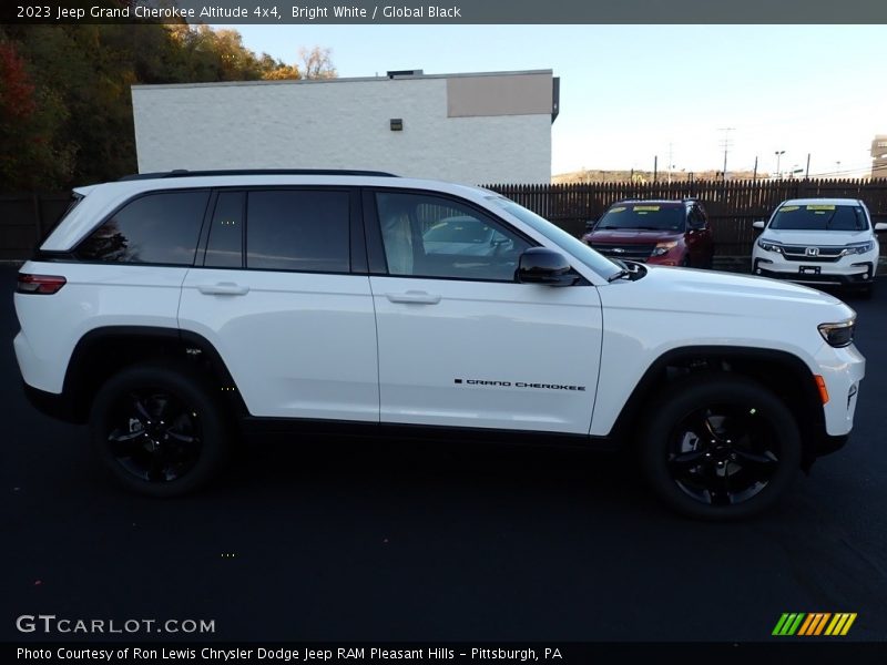 Bright White / Global Black 2023 Jeep Grand Cherokee Altitude 4x4