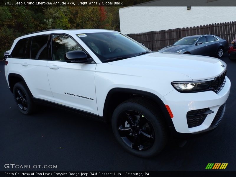 Bright White / Global Black 2023 Jeep Grand Cherokee Altitude 4x4