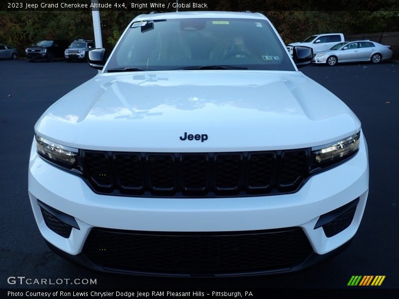 Bright White / Global Black 2023 Jeep Grand Cherokee Altitude 4x4