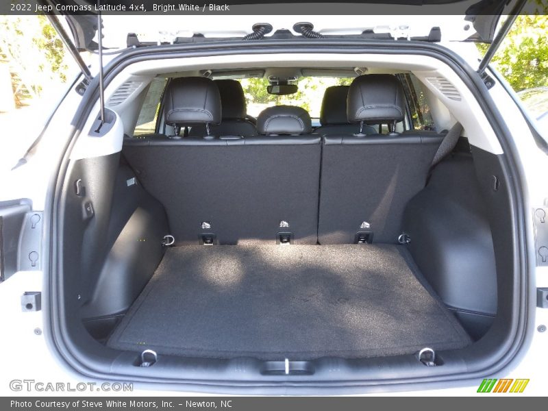 Bright White / Black 2022 Jeep Compass Latitude 4x4