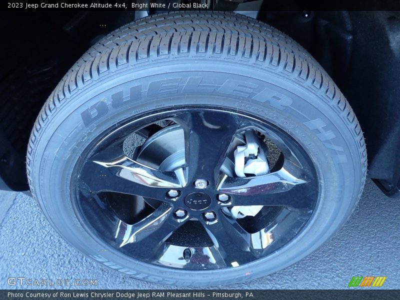 Bright White / Global Black 2023 Jeep Grand Cherokee Altitude 4x4