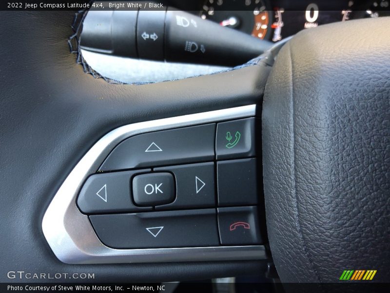 Bright White / Black 2022 Jeep Compass Latitude 4x4