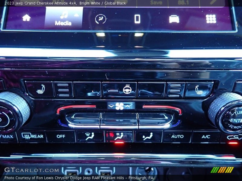 Bright White / Global Black 2023 Jeep Grand Cherokee Altitude 4x4