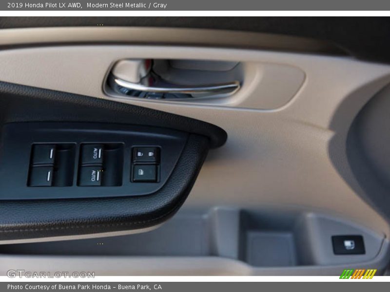 Modern Steel Metallic / Gray 2019 Honda Pilot LX AWD