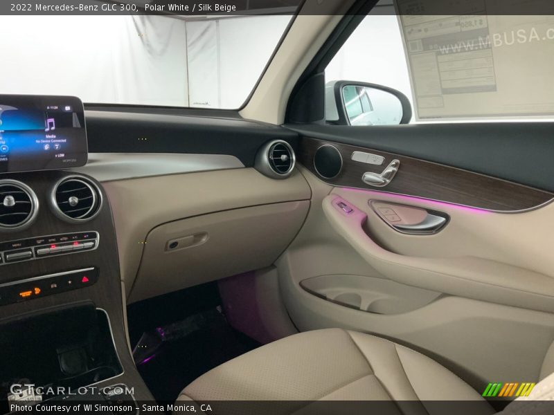 Polar White / Silk Beige 2022 Mercedes-Benz GLC 300