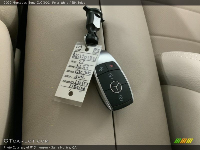 Polar White / Silk Beige 2022 Mercedes-Benz GLC 300
