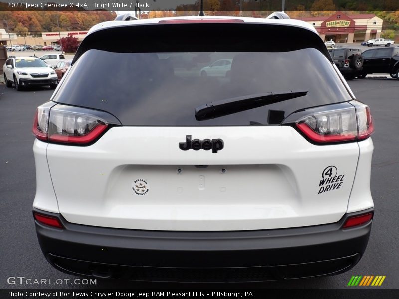 Bright White / Black 2022 Jeep Cherokee X 4x4