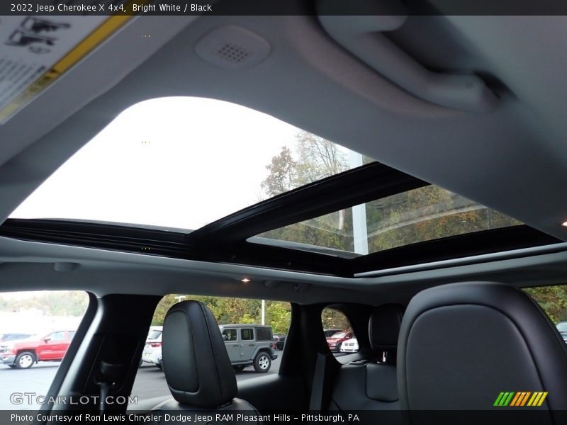 Bright White / Black 2022 Jeep Cherokee X 4x4