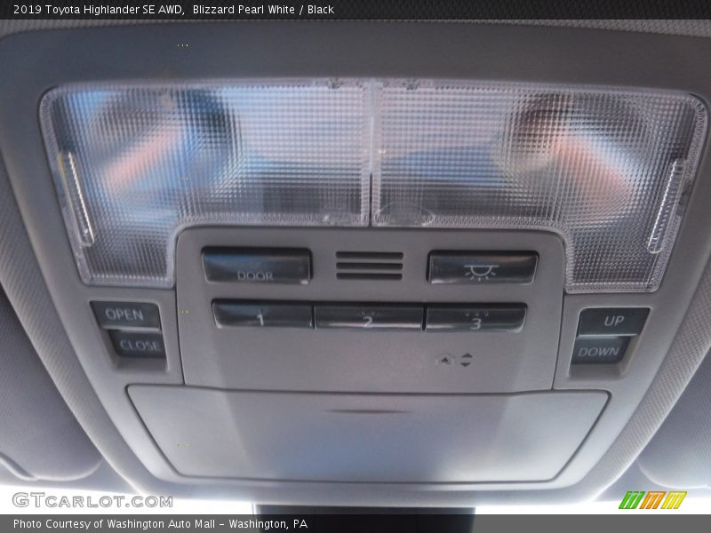 Blizzard Pearl White / Black 2019 Toyota Highlander SE AWD