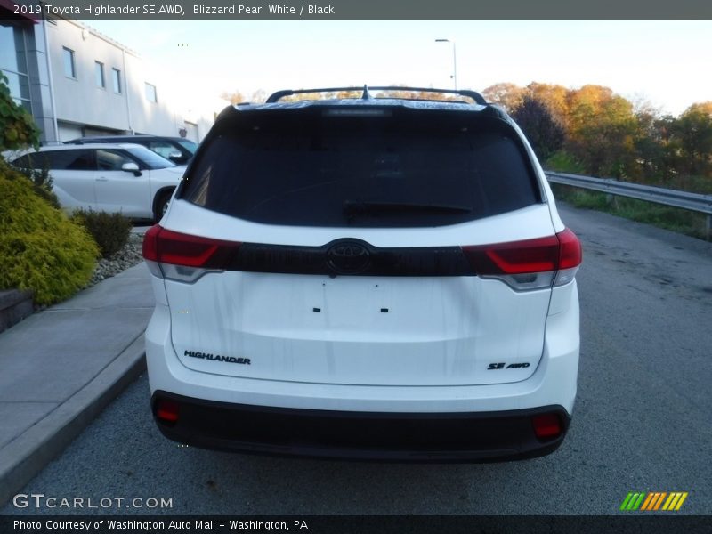 Blizzard Pearl White / Black 2019 Toyota Highlander SE AWD