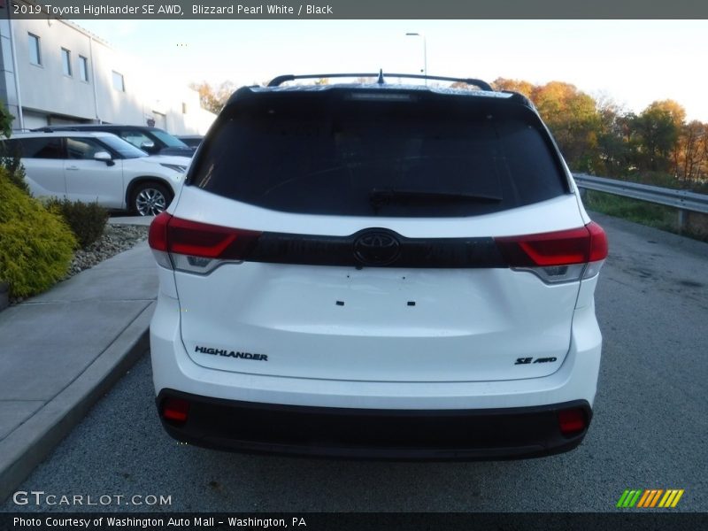 Blizzard Pearl White / Black 2019 Toyota Highlander SE AWD
