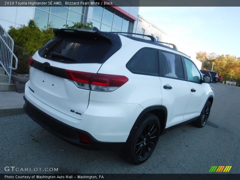 Blizzard Pearl White / Black 2019 Toyota Highlander SE AWD
