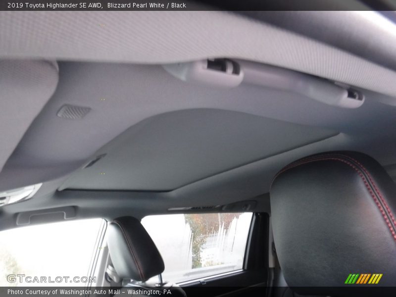 Blizzard Pearl White / Black 2019 Toyota Highlander SE AWD