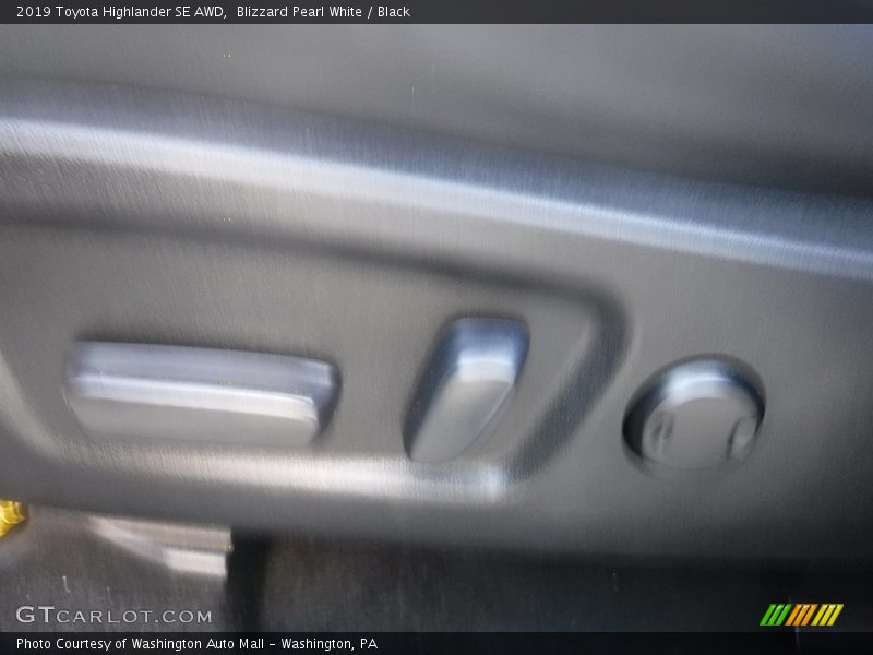 Blizzard Pearl White / Black 2019 Toyota Highlander SE AWD