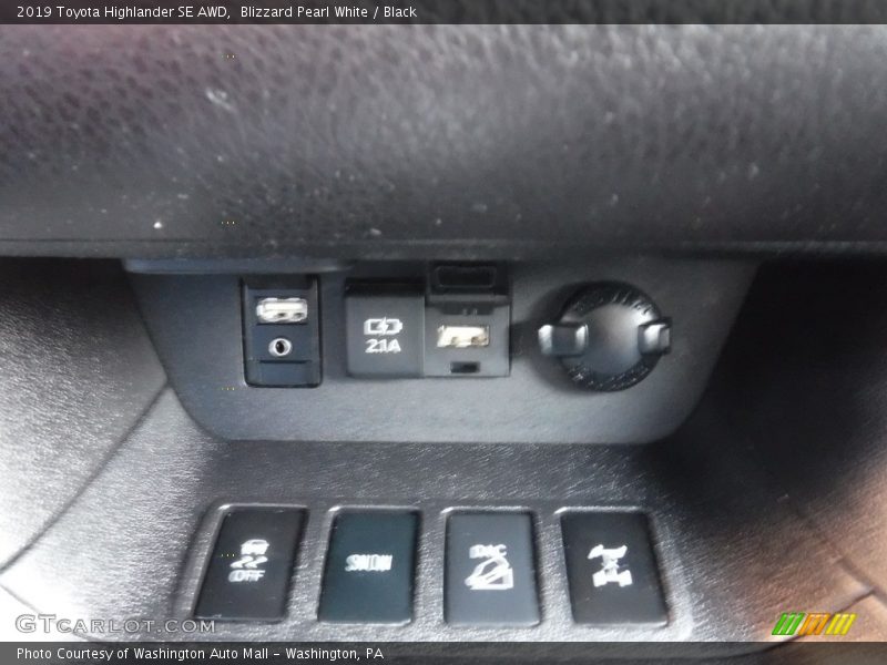 Blizzard Pearl White / Black 2019 Toyota Highlander SE AWD
