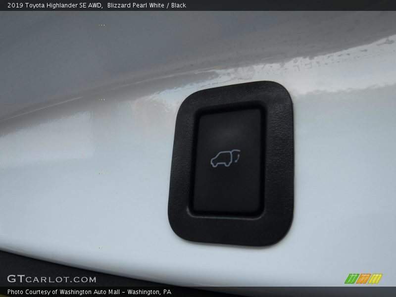 Blizzard Pearl White / Black 2019 Toyota Highlander SE AWD