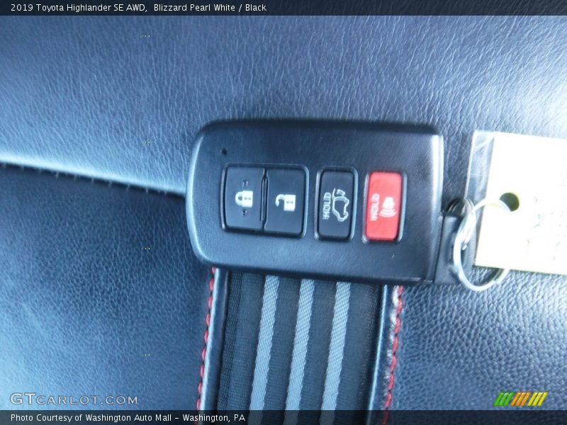 Blizzard Pearl White / Black 2019 Toyota Highlander SE AWD