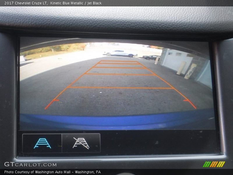 Kinetic Blue Metallic / Jet Black 2017 Chevrolet Cruze LT