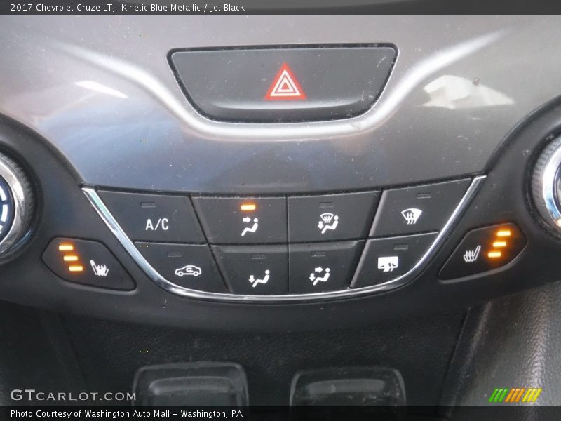 Kinetic Blue Metallic / Jet Black 2017 Chevrolet Cruze LT
