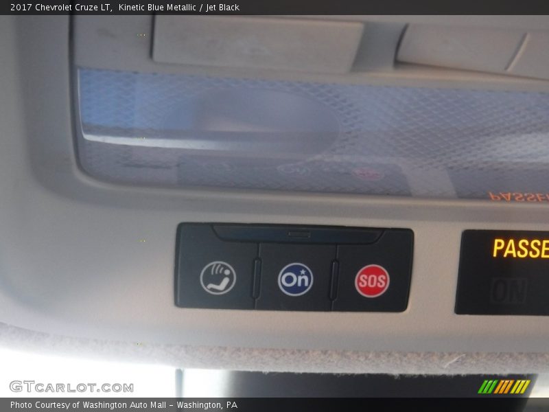 Kinetic Blue Metallic / Jet Black 2017 Chevrolet Cruze LT